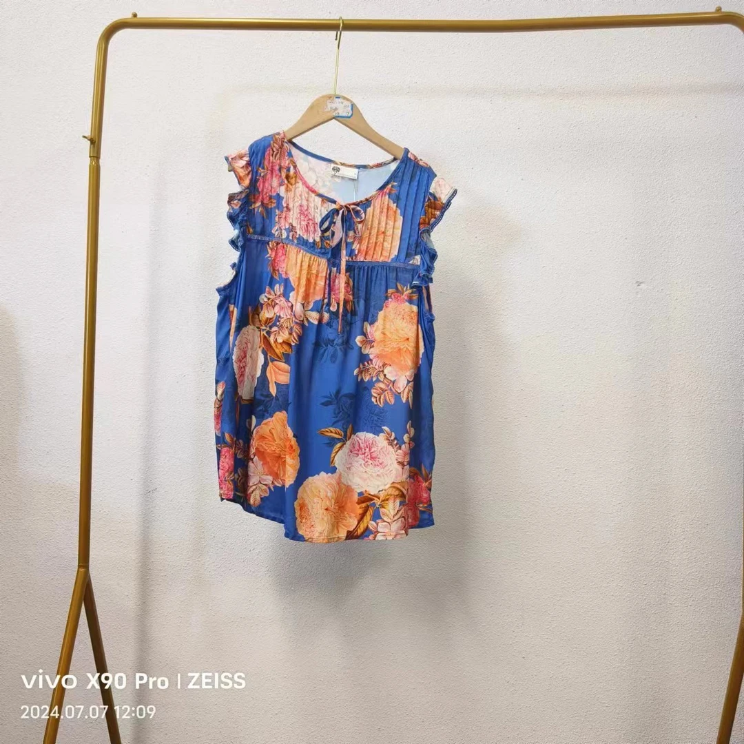品牌剪标   8仓B2-9-5479款   蓝色底花朵短袖体恤