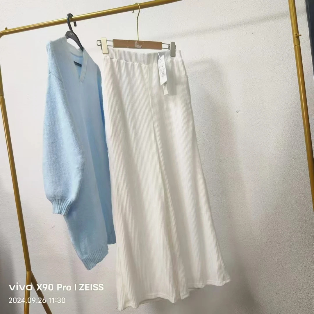 品牌剪标  5仓D1-2-0826款  秋冬款蓝上白裤套装