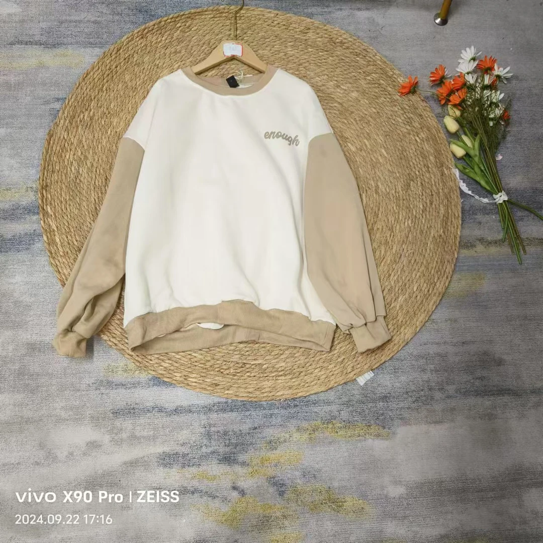 品牌剪标  7仓H4-2-2149款  薄绒米色拼卡其卫衣