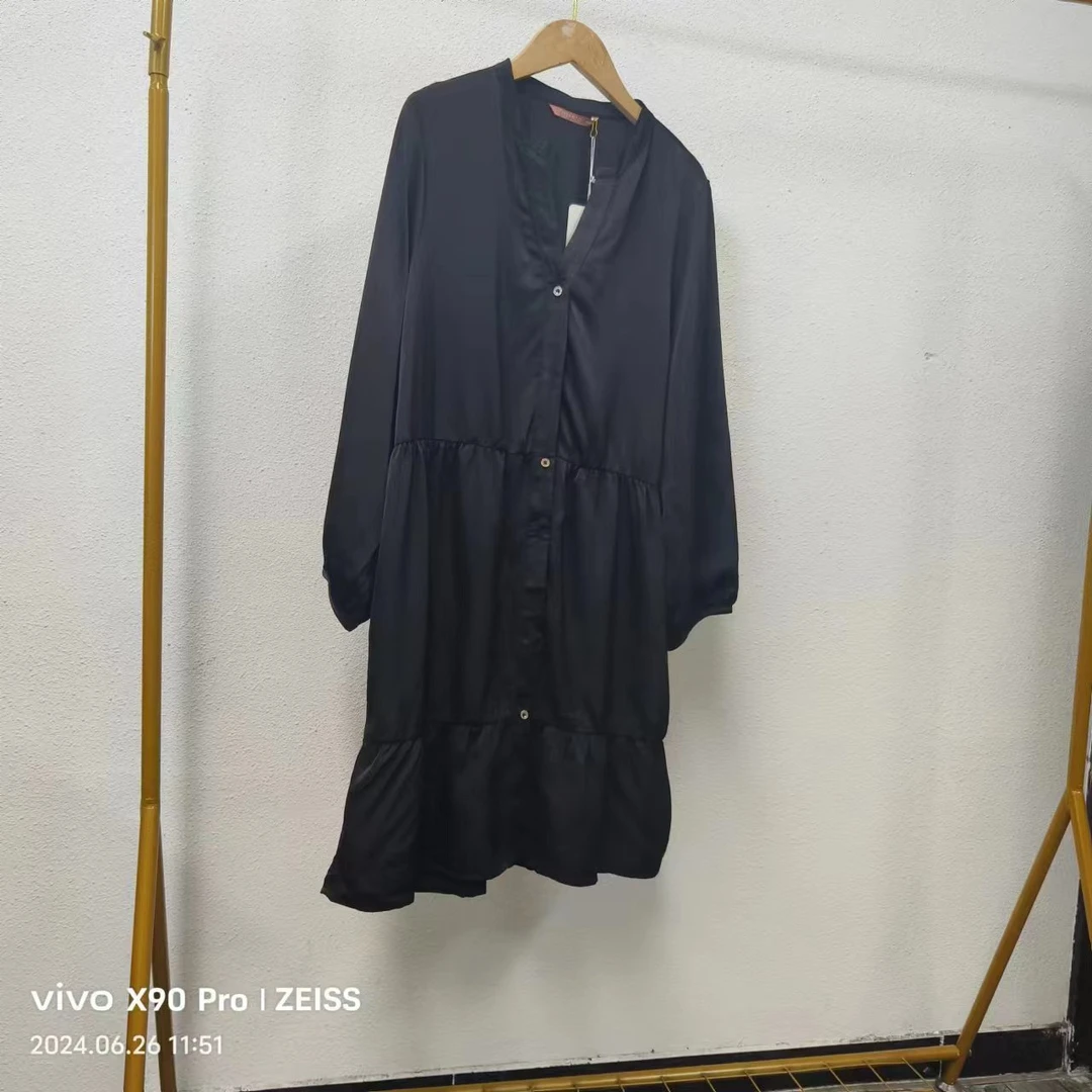 品牌剪标   8仓B1-12-5394款   小V领黑色连衣裙