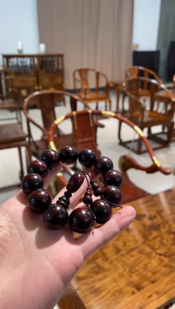 【闪购商品】紫檀v根雕手串