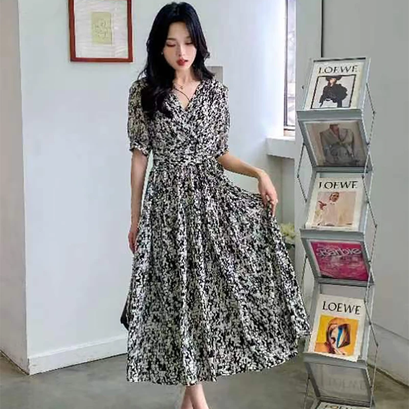 无印心匠碎花+V领 收腰&显瘦 时尚连衣裙 B11782