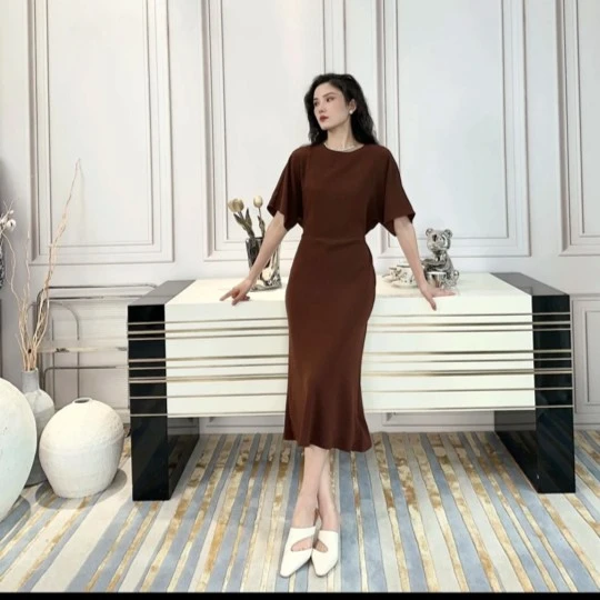 阿玛施AMASS新款法式松紧收腰垂感鱼尾连衣裙5500496