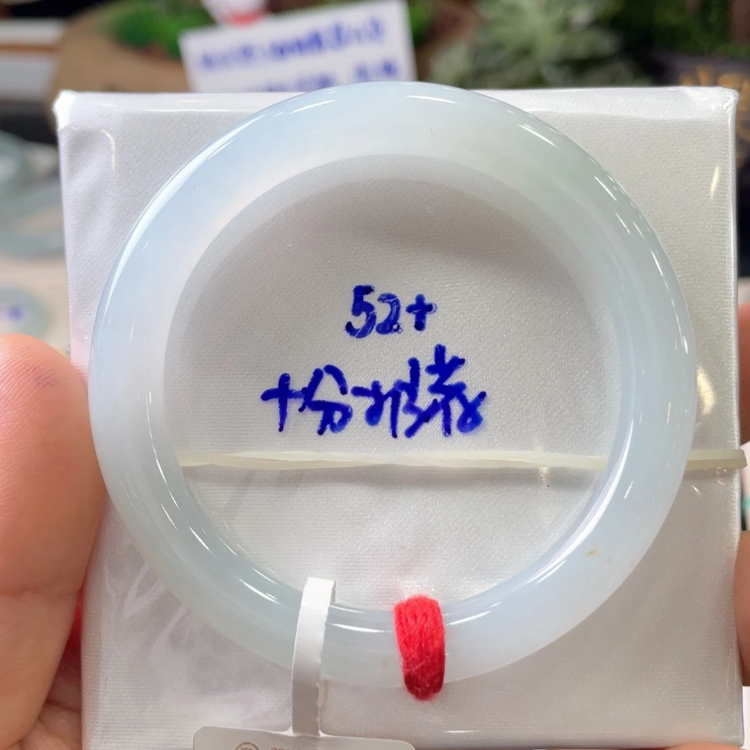 翡翠手镯未镶嵌翡翠