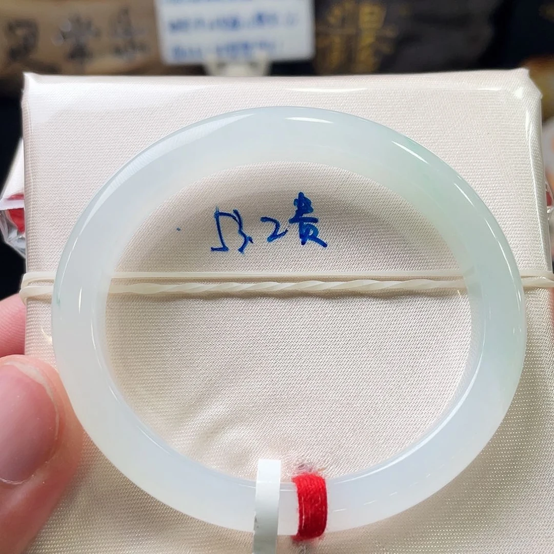 翡翠手镯未镶嵌翡翠手镯