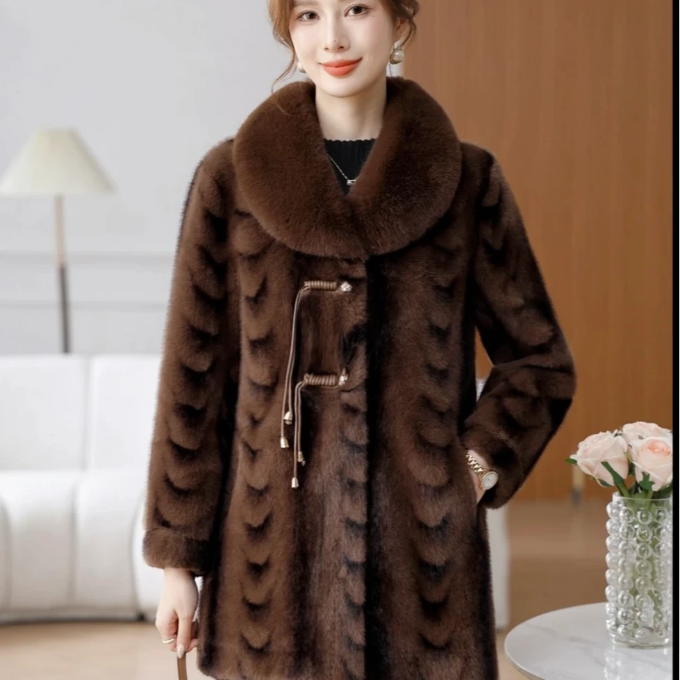 2024年冬季新款皮毛一体水貂绒加厚气质时尚洋气妈妈装