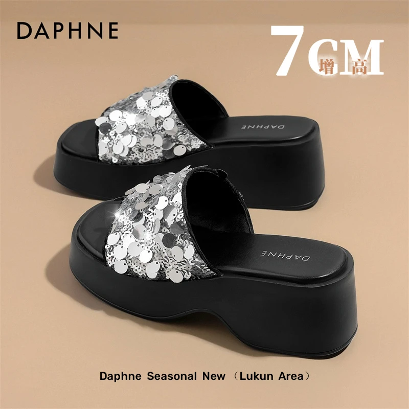 达芙妮宽胖脚松糕一字拖鞋女厚底外穿亮片凉拖坡跟鞋韩版爆款凉鞋