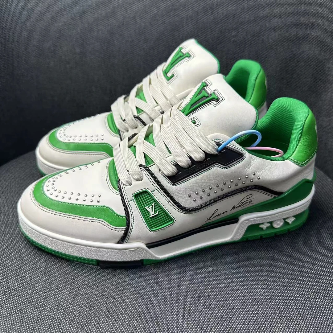 LouisVuitton/路易威登新款白绿铆钉Trainer休闲板鞋（海蜀黍福利）