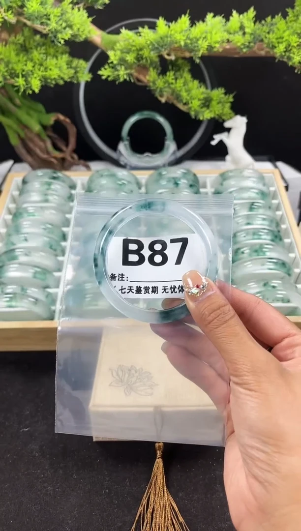 【闪购商品】石英岩玉手镯未镶嵌B87