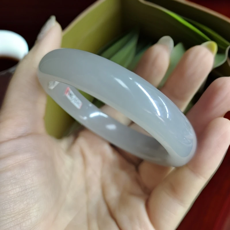 和田玉烟紫手镯冰料手镯结构细腻完美冰紫时尚