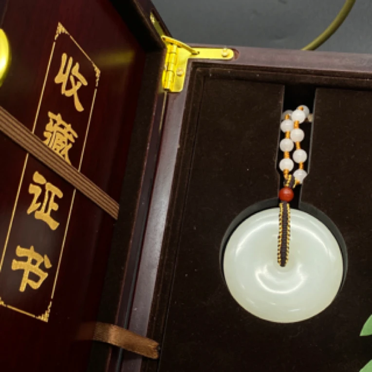 大师推荐和田玉高货白色平安扣吊坠同款珠链收藏级别男女同款气质