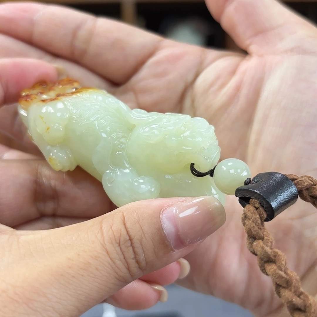 和田玉手把貔貅未镶嵌