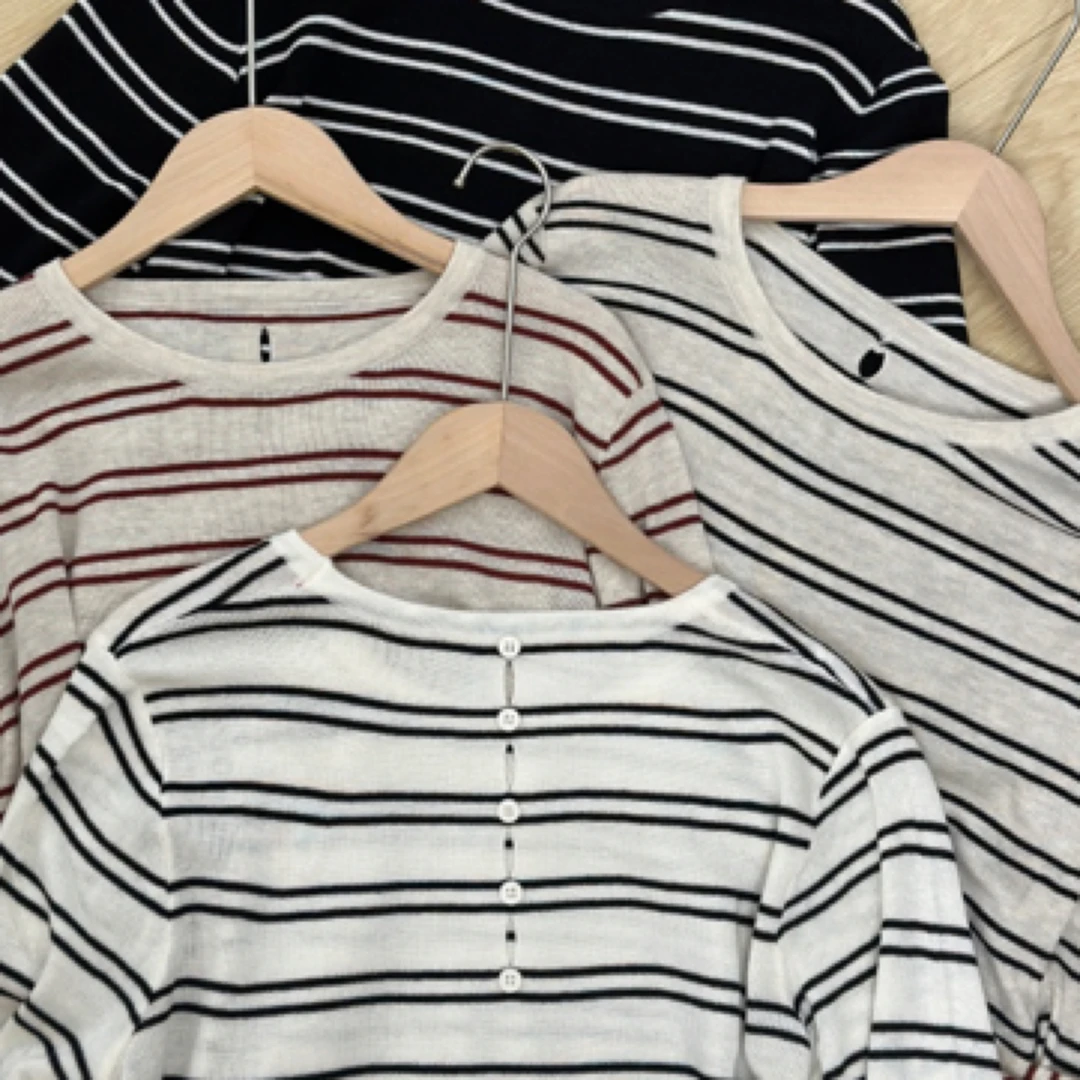 【后背镂空纽扣】韩系简约休闲宽松条纹针织衫