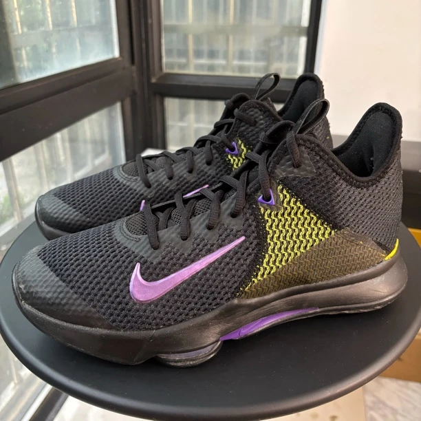44码 Nike 詹姆斯 Witness4 9成新 不带原盒