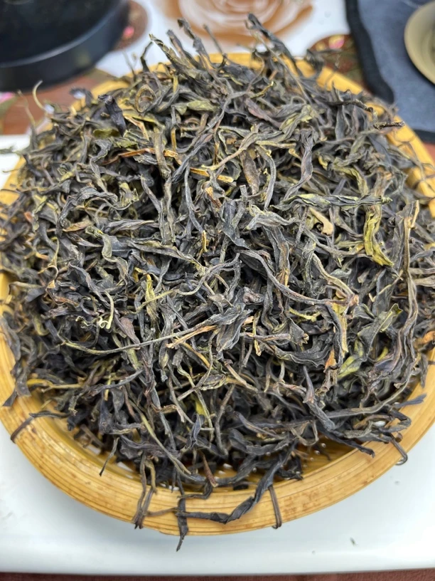 云南贡山2024年头春，纯罐装野生古树生普，馥郁花香山野气韵十足