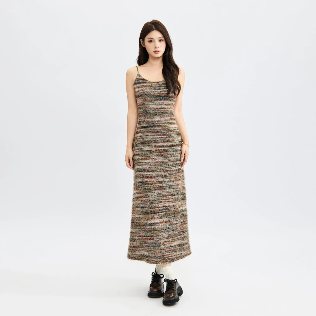 三福 秋冬雅丹风穿搭复古多彩吊带连衣裙设计感百搭显瘦 479643