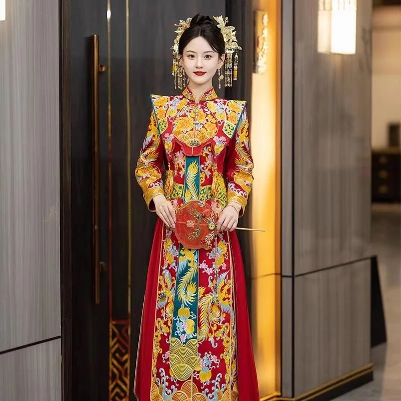 立体重工刺绣2024新中式嫁衣中式秀禾服重工奢华实体爆品撞色拖尾