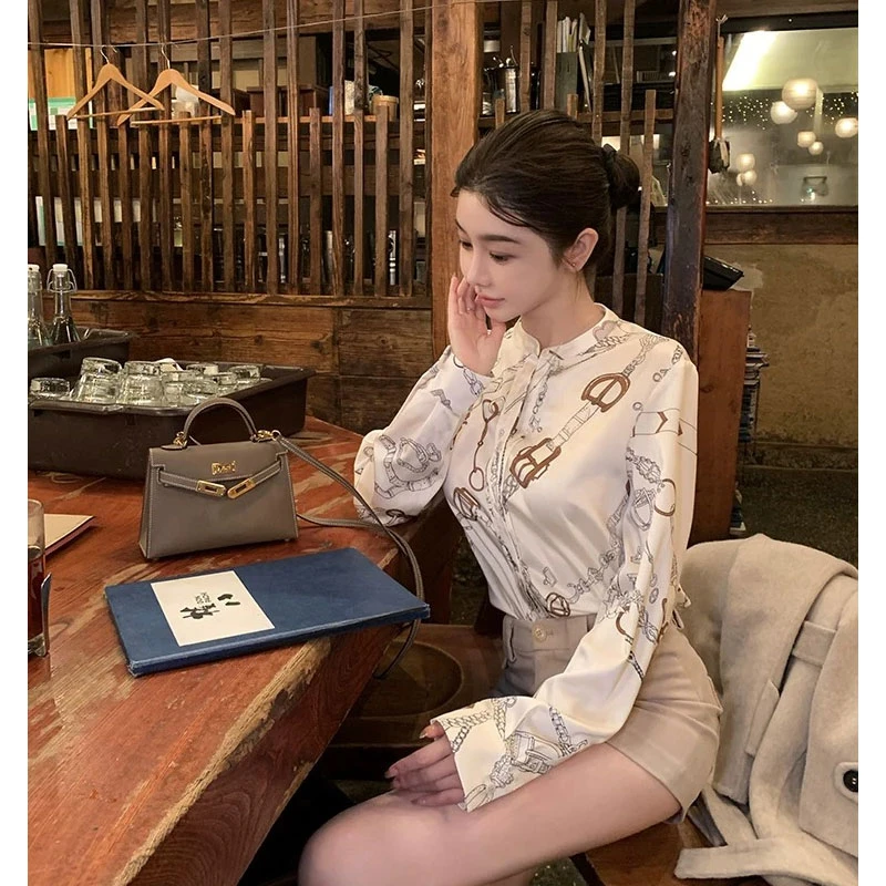 2024年秋季新款高级小众百搭设计感长袖衬衫女配高腰显瘦短裤