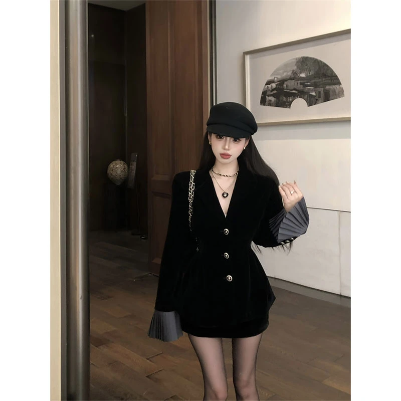 2024秋季新款纯欲黑色丝绒套装女收腰显瘦外套上衣紧身A字短裙