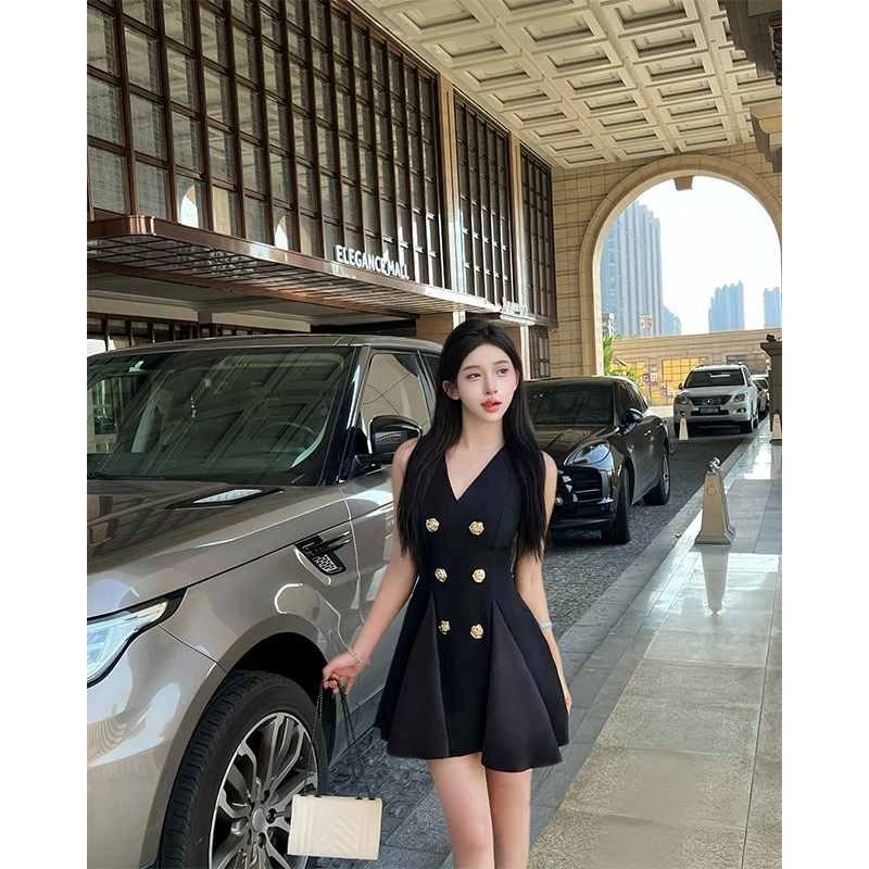 黑色无袖背心连衣裙女夏季修身高级感v领短裙气质小众收腰a字裙子