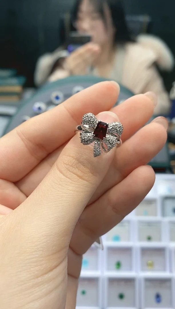 【闪购商品】红宝石戒指18K金镶嵌1.01ct 鸽血红 吉尔德 无烧