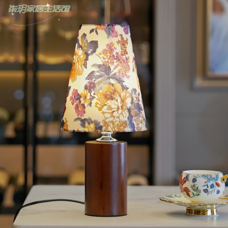 复古碎花台灯百搭小清新卧室实木床头灯法式浪漫氛围感布艺小夜灯