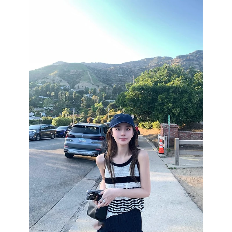 时尚穿搭夏季U领无袖条纹撞色修身显瘦百搭女士上衣休闲直筒裤