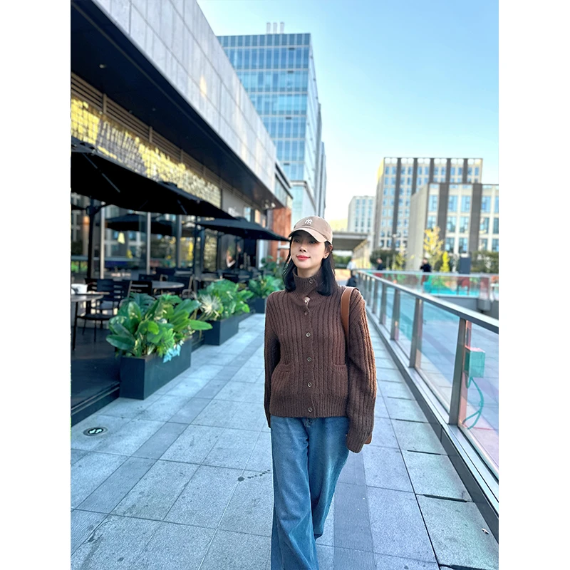 软糯针织开衫咖色高领毛衣外套水洗蓝牛仔裤直筒垂感阔腿拖地裤女