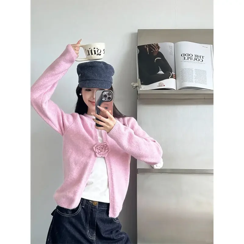 2024秋冬新款甜美风温柔玫瑰装饰长袖针织开衫高腰显瘦宽松牛仔裤