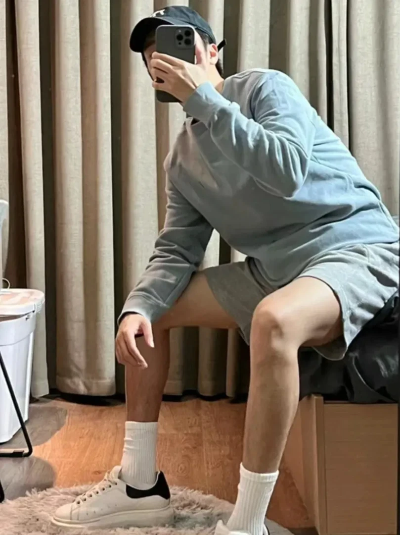 （轻奢名品）  小白鞋    轻奢休闲情侣鞋