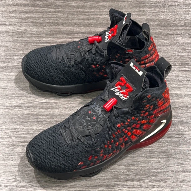 40码/LBJ17黑红配色 高帮篮球鞋 95新