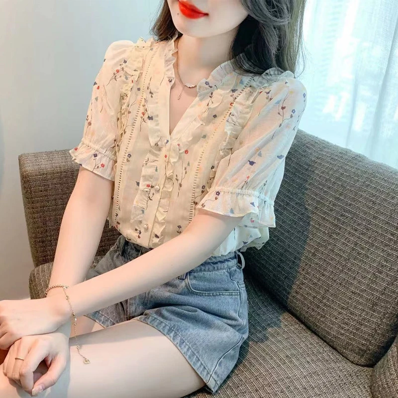 夏漂亮V领短袖雪纺衫女士甜美可爱碎花小衫上衣洋气时尚百搭上衣