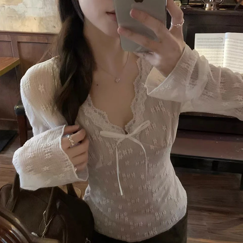 纯欲甜辣风蕾丝V领蝴蝶结T恤2025秋冬绝美内搭洋气长袖打底衫上衣