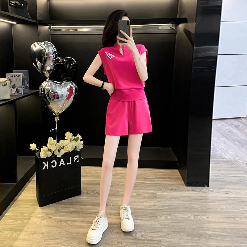多巴胺穿搭休闲运动套装女2024夏新款洋气减龄短袖上衣短裤两件套