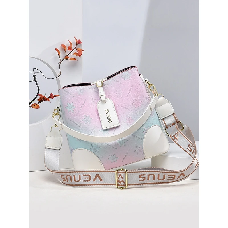 水桶包女包2023新款大容量通勤斜挎包轻便软包高级感女包手提单肩