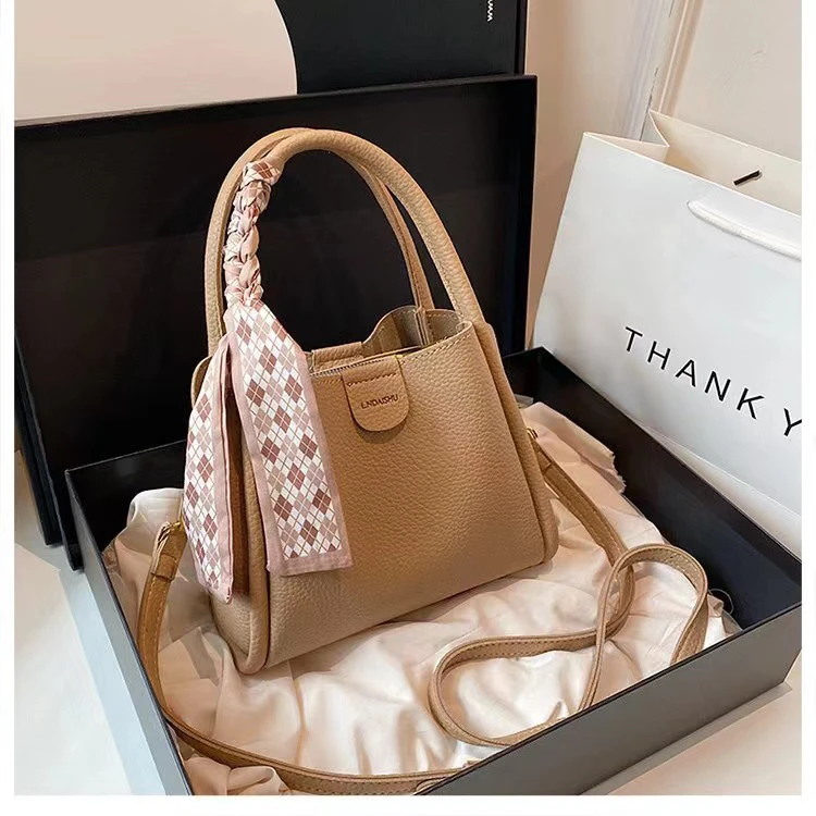 新款轻奢百搭高级感气质时尚斜挎女士包710卡其