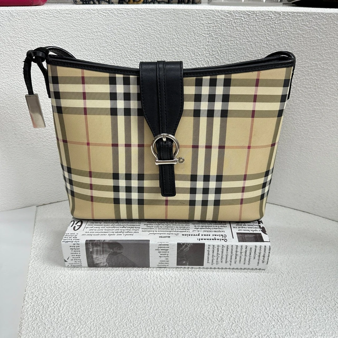 95新 BURBERRY/博柏利 【阿庞】j01403/巴宝莉/单肩腋下包/