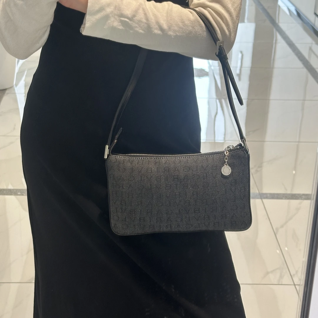 99新 BVLGARI/宝格丽 /95新/单肩包/P0611004尺寸22.13/芝心