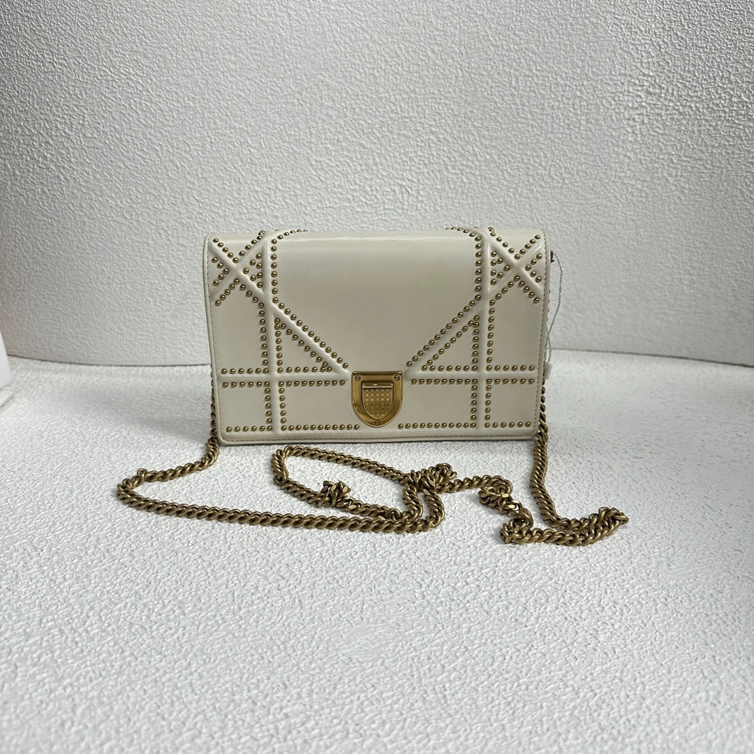 95新 DIOR/迪奥 【阿庞】j01330/铆钉盾牌包/白金配色/小号/斜挎包