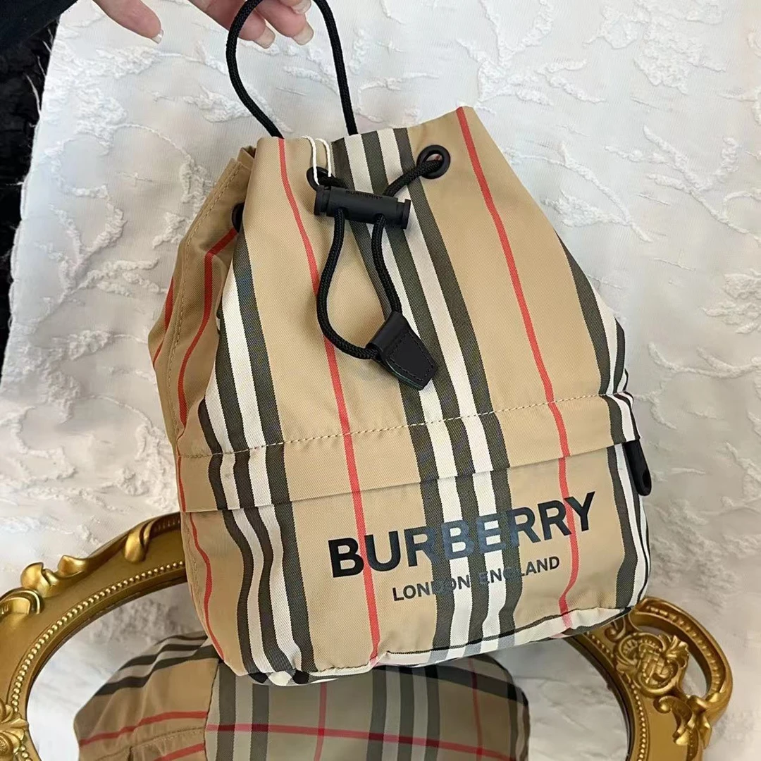 95新 BURBERRY/博柏利 巴宝莉/95新/战马水桶包/聪聪