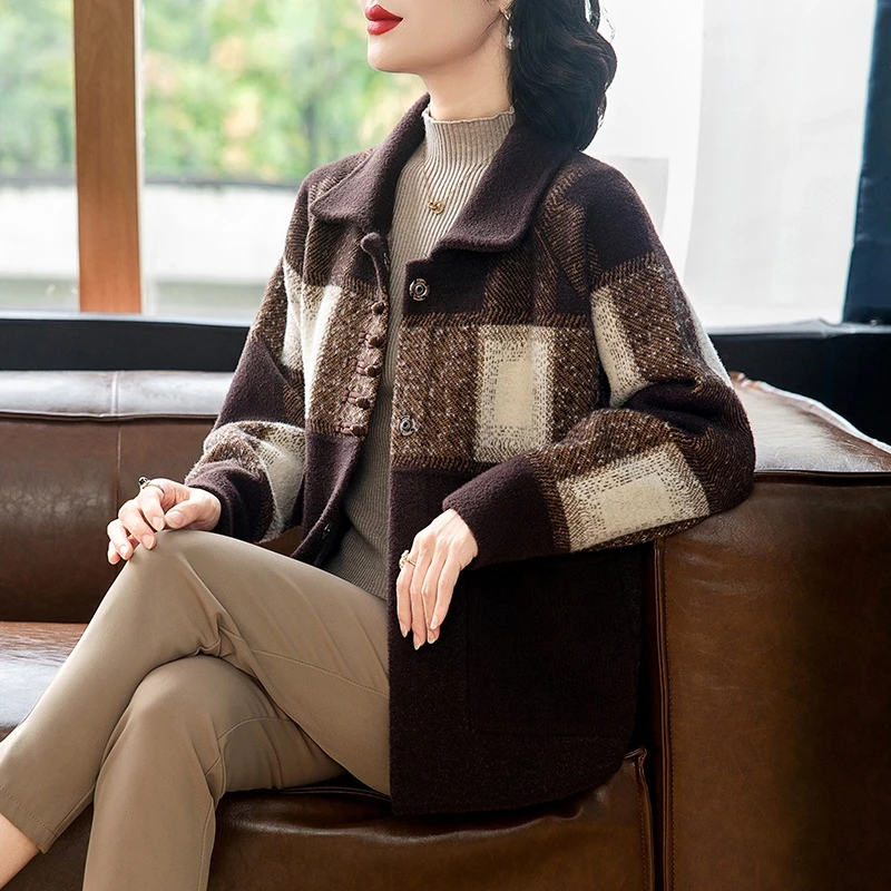妈妈秋冬短款翻领呢子大衣百搭减龄格子针织外套中年女气质开衫