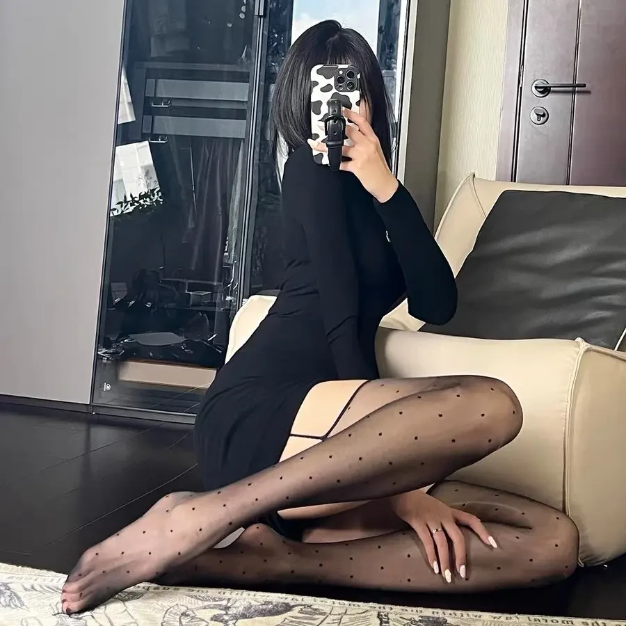 2024新年性感网红主播吊带黑丝波点丝袜御姐夜店秘书制服火辣辣妹