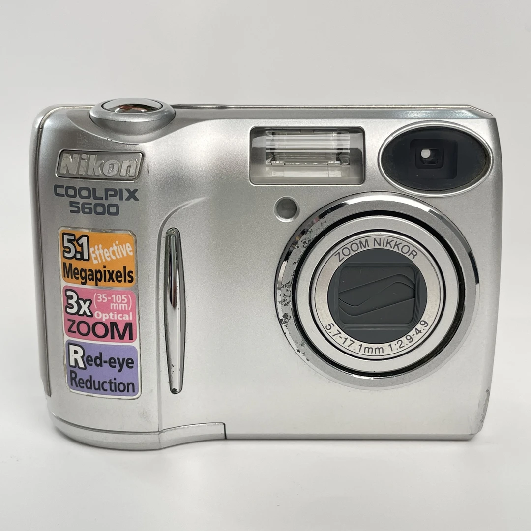 95新 Nikon/尼康 e5600银色510万像素3倍变焦复古ccd数码相机