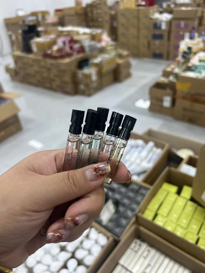 安娜苏女士香水1盒2025/03