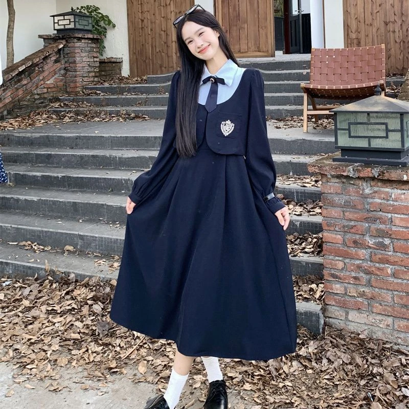 加大可穿大码显瘦甜美减龄假两件裙子学院风徽章加宽加大女连衣裙
