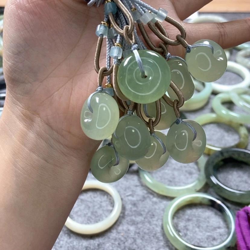 【闪购商品】岫玉手镯未镶嵌多样性发货,发一件