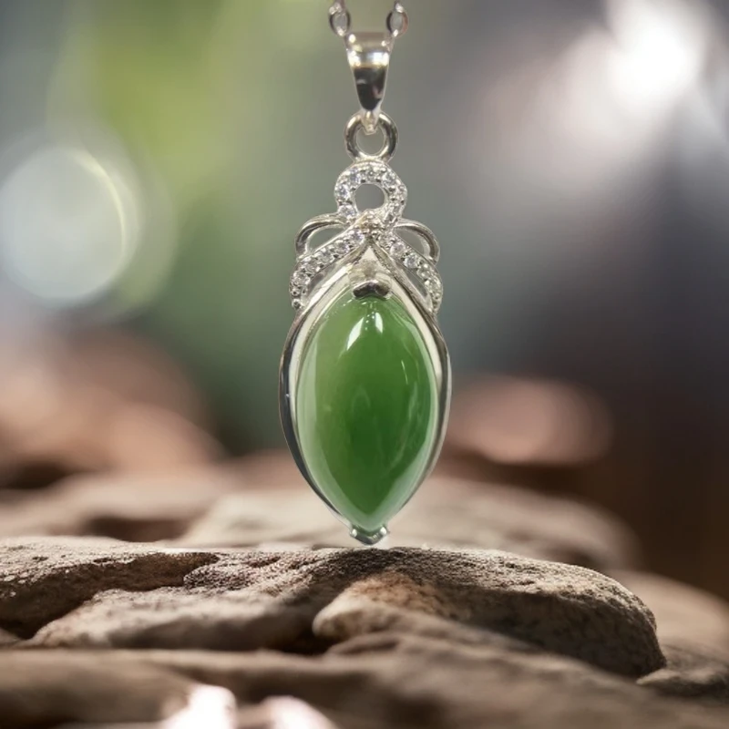 S925银镶嵌和田玉绿色马眼吊坠  气质  精致珠宝多样性发货