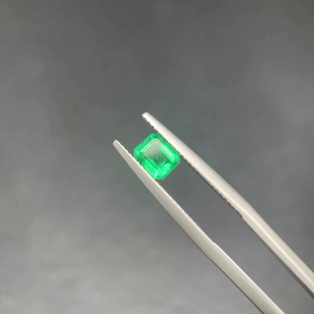31020-28（0021）/祖母绿裸石八角-1.04ct
