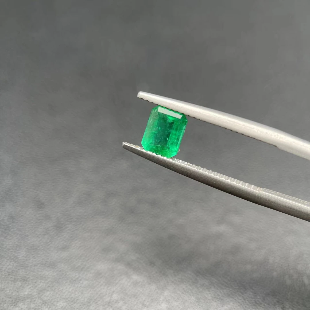 3925-9(0017)/祖母绿裸石-1.25ct