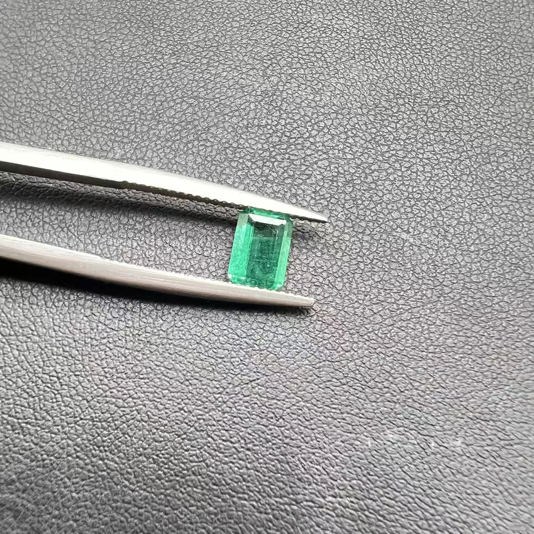 41012-11（0031）/祖母绿裸石长八角形vvg/微油-1.29ct